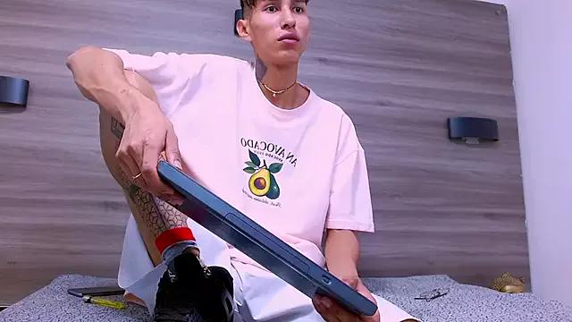 Daniel_Delux from StripChat is Freechat