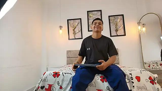 DannySamm from StripChat is Freechat