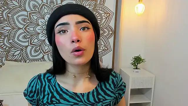 Daphne_Nicolle from StripChat is Freechat