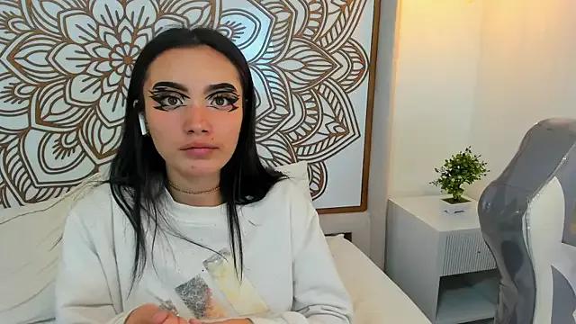 Daphne_Nicolle from StripChat is Freechat