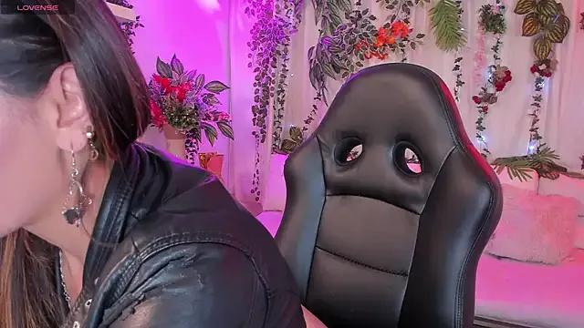 DarkVelvetMistress from StripChat is Freechat