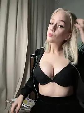 DaryaDoll from StripChat is Freechat