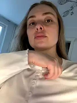 DeniMilkyyyyy from StripChat is Freechat