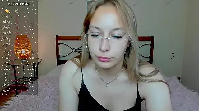 dina_sunshine from StripChat is Freechat