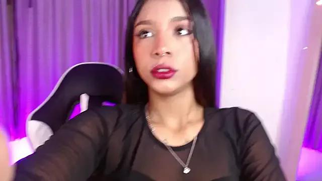 divine_cloee from StripChat is Freechat