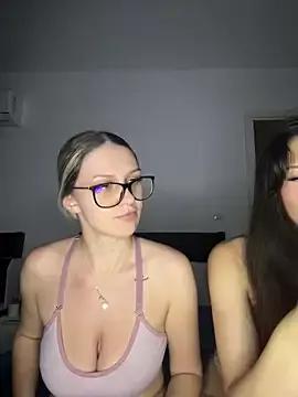 DivineDesireDuo from StripChat is Freechat