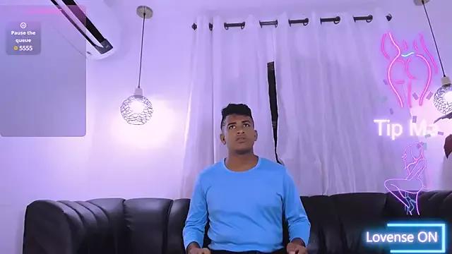 dylan_kisss from StripChat is Freechat