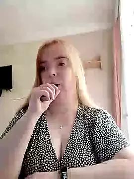 Eline_Smith from StripChat is Freechat