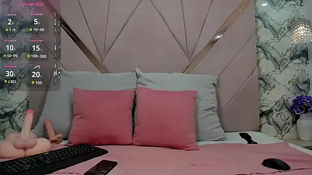 emaa_rosse from StripChat is Freechat