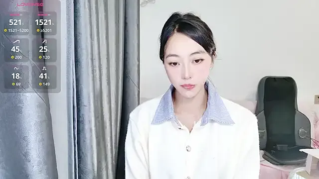 Emily_babyy from StripChat is Freechat