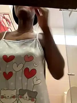 EmilyKisx from StripChat is Freechat