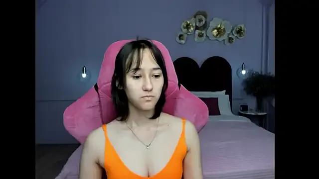 EmilySwonn from StripChat is Freechat