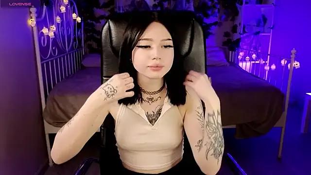 Emma_Kirks from StripChat is Freechat