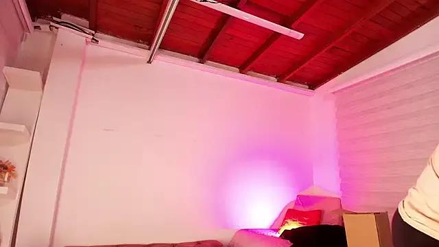 emma_madi from StripChat is Freechat