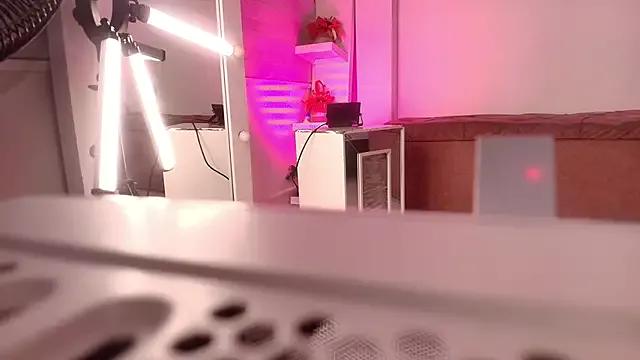 emma_madi from StripChat is Freechat