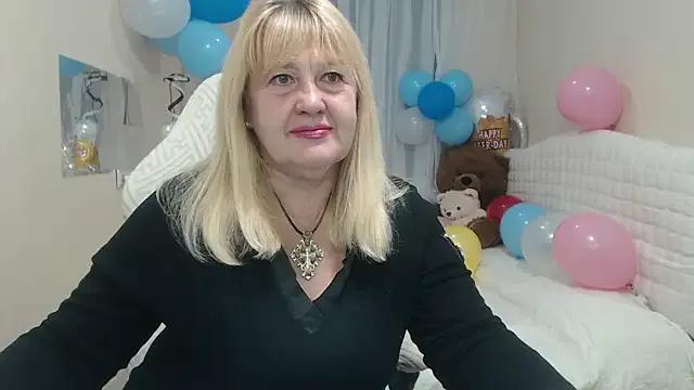 EmmaEllison from StripChat is Freechat