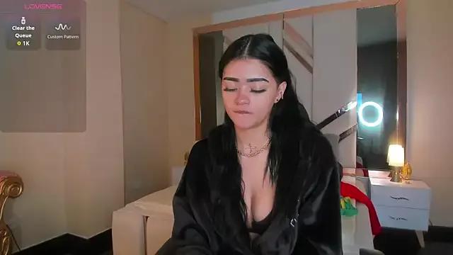 EmmaStonns from StripChat is Freechat