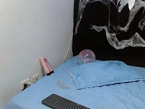 EmmaTower from StripChat is Freechat