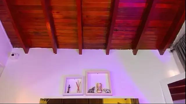 emmy_r from StripChat