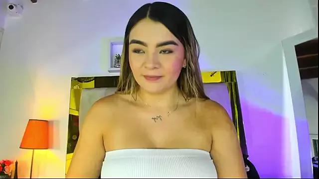emmy_r from StripChat