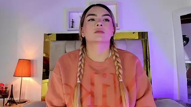 emmy_r from StripChat