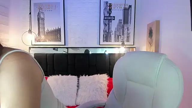 evelyn_rose_tk from StripChat is Freechat