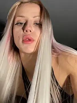 FavoriteKira from StripChat is Freechat
