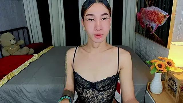 FinestCHLOExxx from StripChat is Freechat