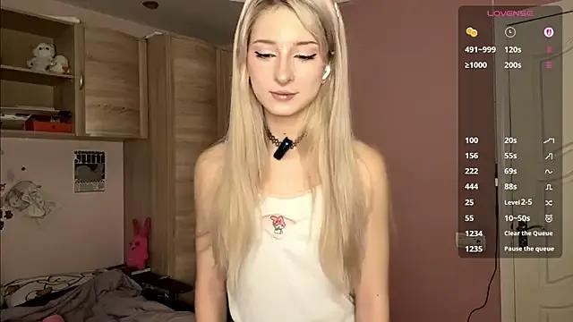 FridaAaberg from StripChat is Freechat