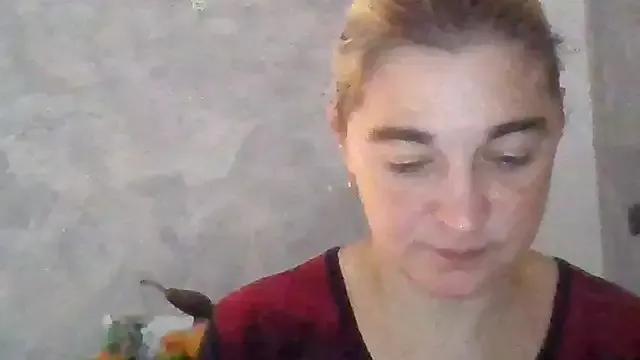 GoldenAngelMilf from StripChat is Freechat