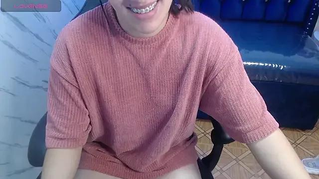 Helaluxe_v from StripChat is Freechat