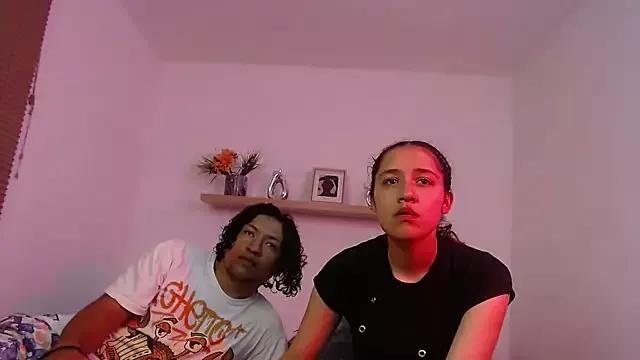 honeys_18 from StripChat is Freechat