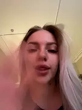HugeBoobsAlice from StripChat is Freechat