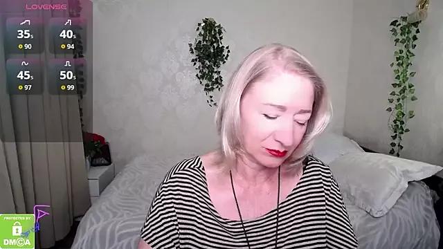 hunters_woman from StripChat is Freechat