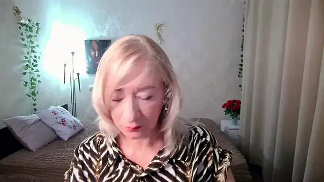 hunters_woman from StripChat is Freechat