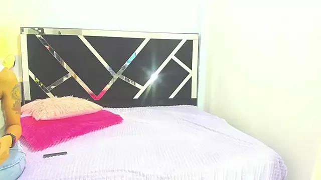 iisabella_noa from StripChat is Freechat