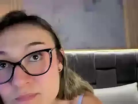 Im-Lola from StripChat is Freechat