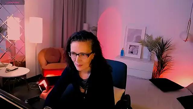 Irene_Marlow from StripChat is Freechat