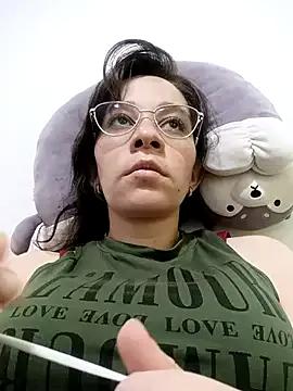 Isabella5_Brown_ from StripChat is Freechat