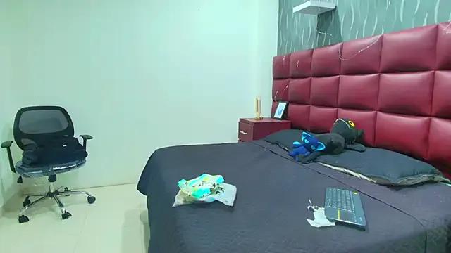 JadeGoldenn_ from StripChat is Freechat