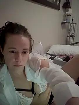 Jbadbunnyxxx from StripChat is Freechat