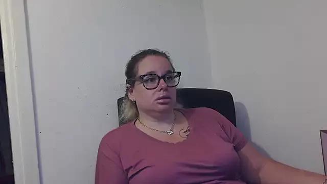 JohannasMishael from StripChat is Freechat