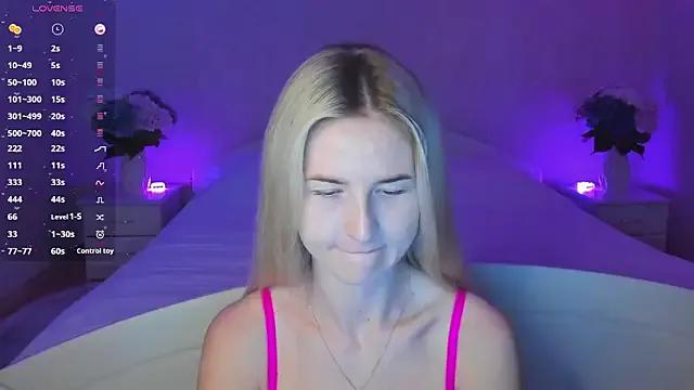 Julie_Blaze from StripChat is Freechat