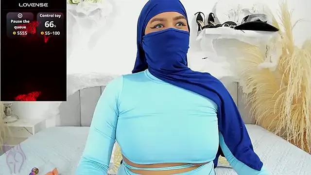 Kadira_ from StripChat is Freechat