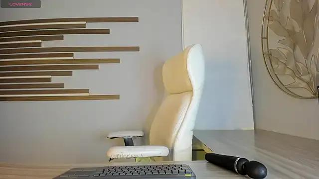kaylii_purple from StripChat is Freechat