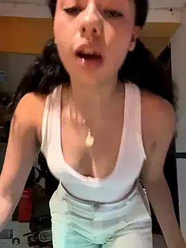 kiravicee from StripChat is Freechat