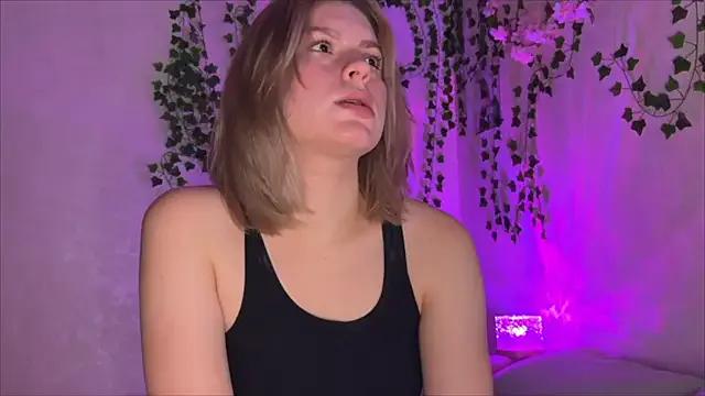 kmandarin from StripChat is Freechat