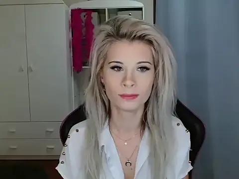 KristineGlow from StripChat is Freechat