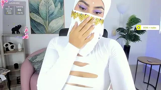 kylie_soraya from StripChat is Freechat