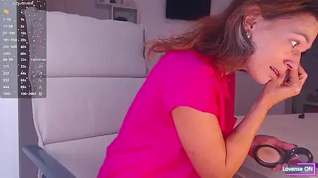 LadyLove_ from StripChat is Freechat